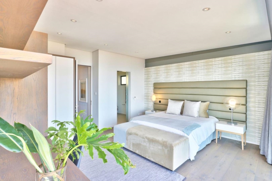 5 Bedroom Property for Sale in Fresnaye Western Cape